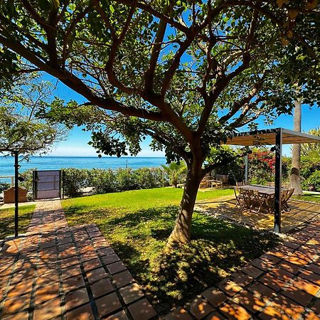 Villa Alboran Beachfront 9Pax Torre de Benagalbon Bagian luar foto