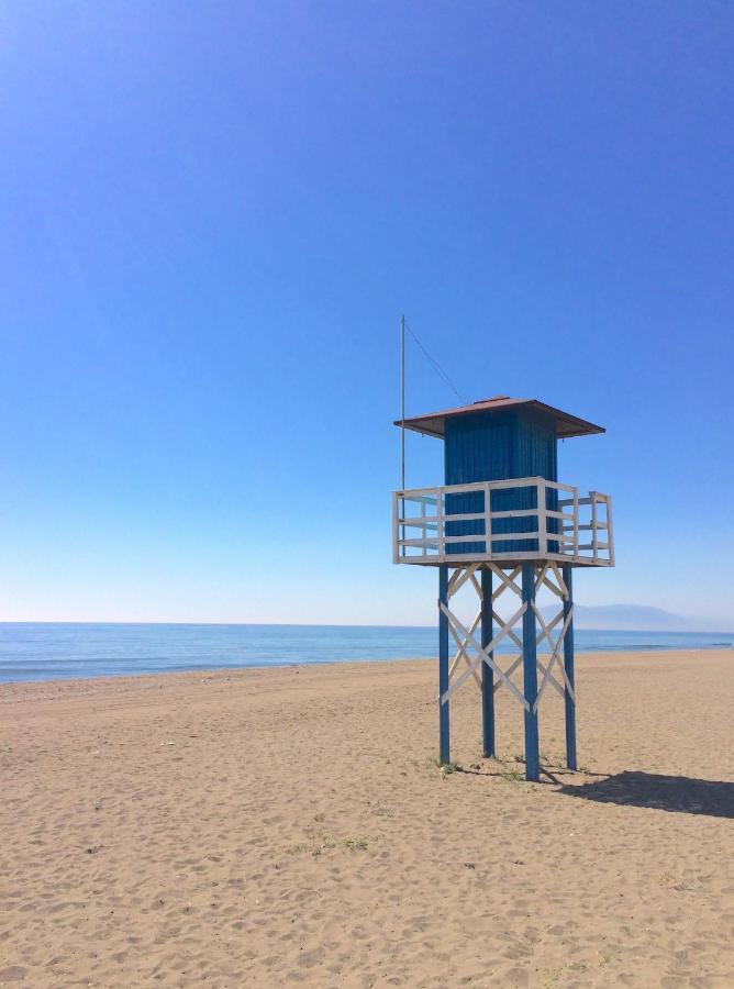Villa Alboran Beachfront 9Pax Torre de Benagalbon Bagian luar foto