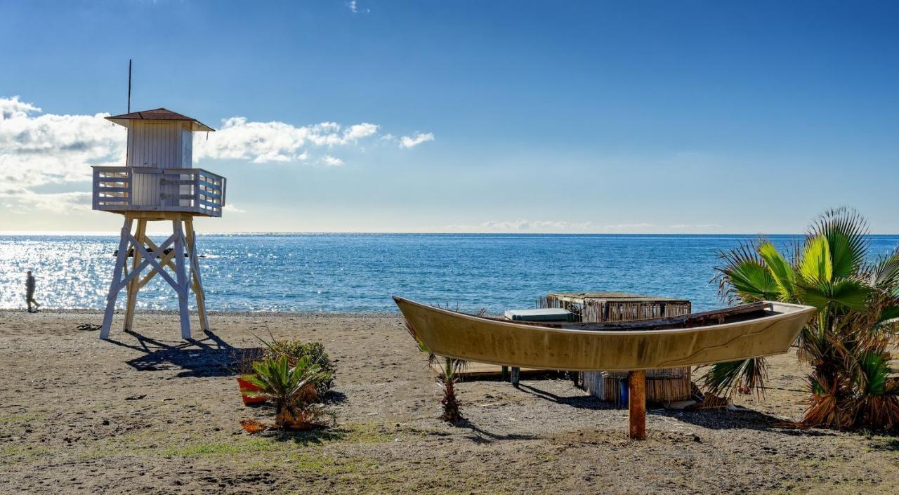 Villa Alboran Beachfront 9Pax Torre de Benagalbon Bagian luar foto