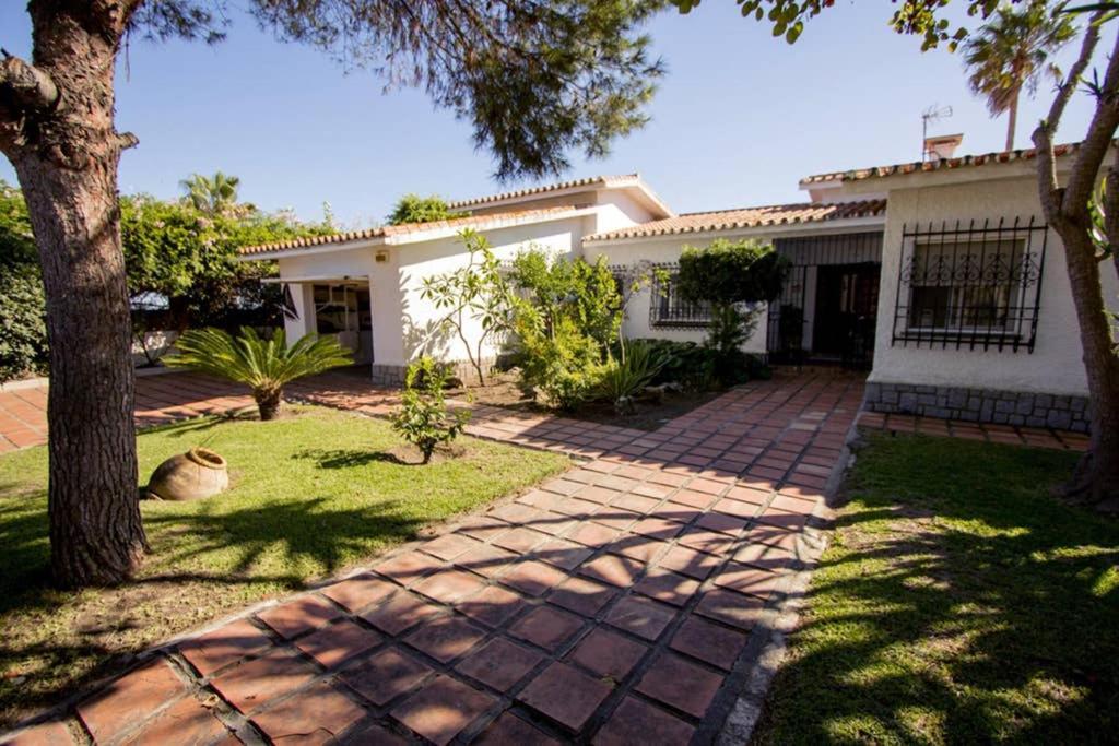 Villa Alboran Beachfront 9Pax Torre de Benagalbon Bagian luar foto